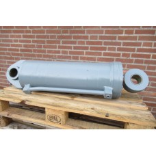 Boring 200 slag 500 Dubbelwerkend 60 TON. Old stock